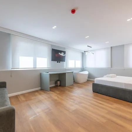 Center 4* تيرانا